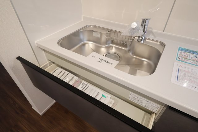 【キッチン】 | 《仲介手数料無料》岩槻区大字南辻31-2(1号棟)新築一戸建てリーブルガーデン | 撮影日 2025年10月27日 14:20 曇り