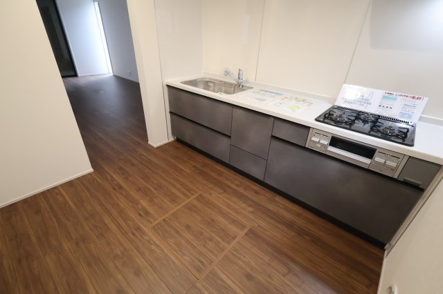 【キッチン】 | 《仲介手数料無料》岩槻区大字南辻31-2(1号棟)新築一戸建てリーブルガーデン | 撮影日 2025年10月27日 14:20 曇り