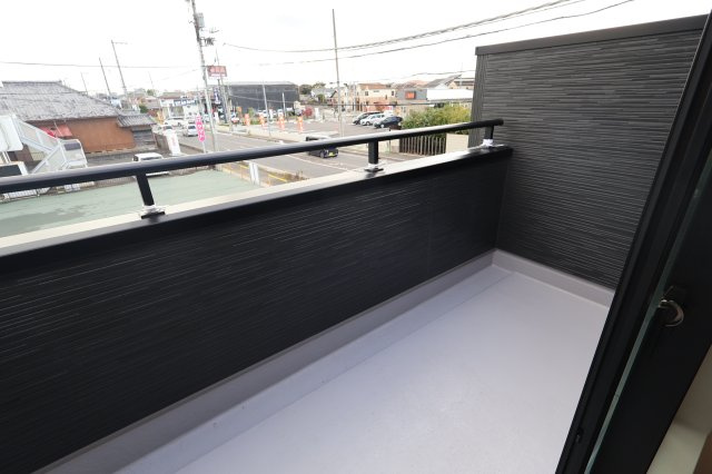 【バルコニー】 | 《仲介手数料無料》岩槻区大字南辻31-2(1号棟)新築一戸建てリーブルガーデン | 撮影日 2025年10月27日 14:20 曇り