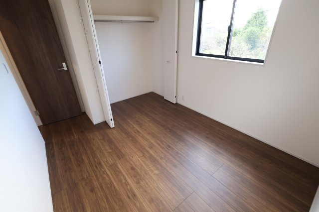 【洋室】 | 《仲介手数料無料》岩槻区大字南辻31-2(1号棟)新築一戸建てリーブルガーデン | 撮影日 2025年10月27日 14:20 曇り