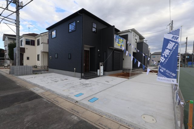 【外観】 | 《仲介手数料無料》岩槻区大字南辻31-2(1号棟)新築一戸建てリーブルガーデン | 撮影日 2025年10月27日 14:20 曇り