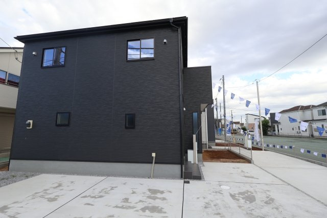 【外観】 | 《仲介手数料無料》岩槻区大字南辻31-2(1号棟)新築一戸建てリーブルガーデン | 撮影日 2025年10月27日 14:20 曇り