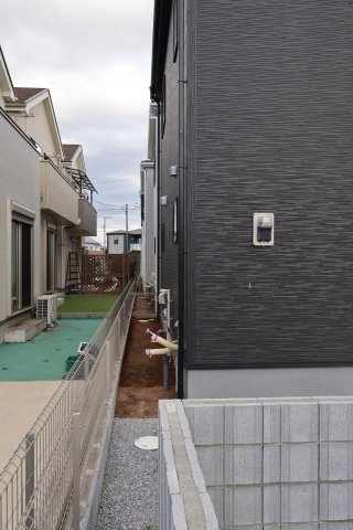 【外観】 | 《仲介手数料無料》岩槻区大字南辻31-2(1号棟)新築一戸建てリーブルガーデン | 撮影日 2025年10月27日 14:20 曇り