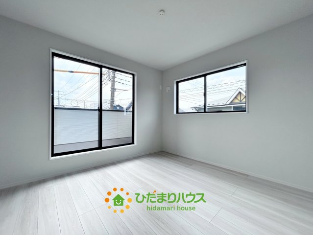 久喜市本町10期　新築一戸建て　02　リガーレの洋室