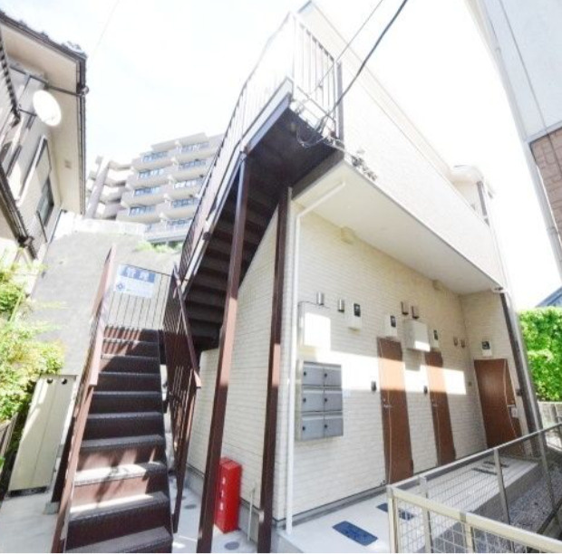 神奈川県横浜市磯子区杉田　一棟アパートの外観