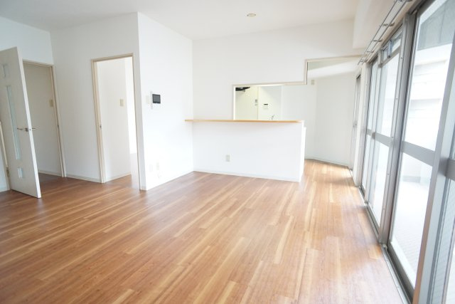 ロータリー宝塚南口の居間・リビング