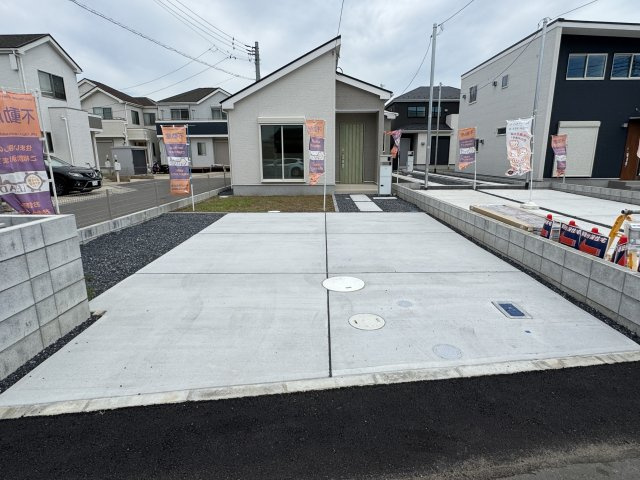 松戸市栄町西５丁目新築戸建【古ヶ崎小学校：7分】の駐車場|1号棟駐車スペース・並列2台駐車可