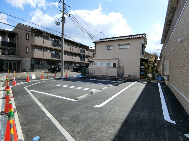 プランドル・レーヴⅢの駐車場