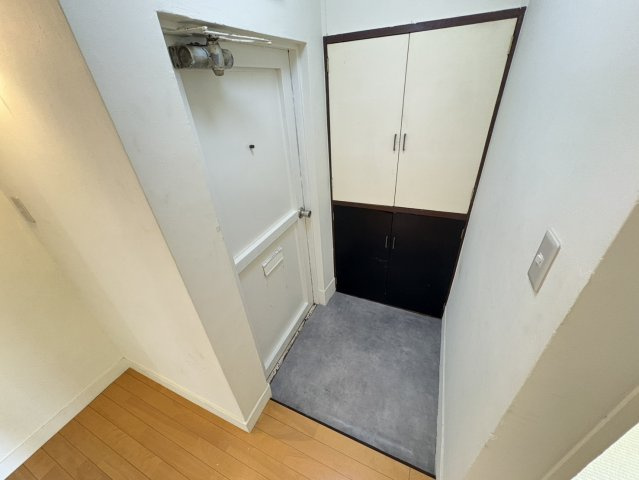 第一シャトー鴻ノ台の玄関