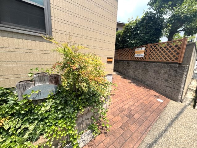 フルール岡本のエントランス