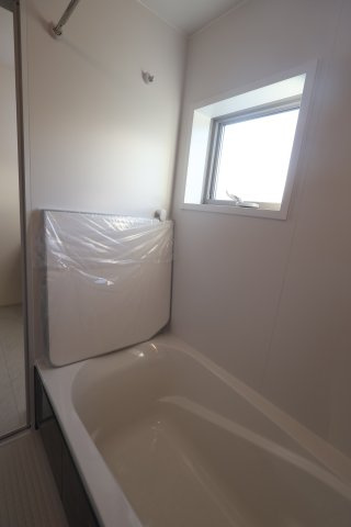 《仲介手数料無料》岩槻区大字岩槻503(1号棟)新築一戸建てリーブルガーデンの浴室|撮影日 2025年10月17日 16:20 晴れ