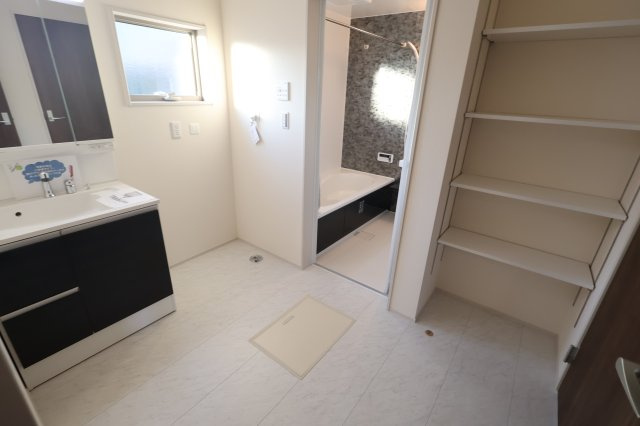 《仲介手数料無料》岩槻区大字岩槻503新築一戸建てリーブルガーデンのランドリースペース|撮影日 2025年10月17日 16:20 晴れ