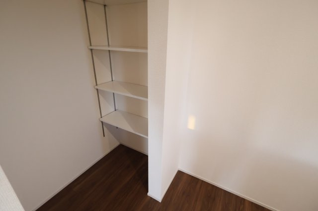 《仲介手数料無料》岩槻区大字岩槻503(1号棟)新築一戸建てリーブルガーデンの収納|撮影日 2025年10月17日 16:20 晴れ