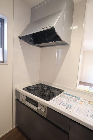 《仲介手数料無料》岩槻区大字岩槻503新築一戸建てリーブルガーデンのキッチン|撮影日 2025年10月17日 16:20 晴れ