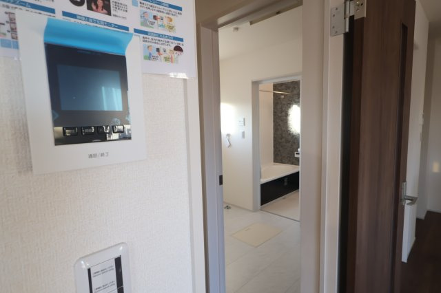 《仲介手数料無料》岩槻区大字岩槻503新築一戸建てリーブルガーデンのセキュリティ|撮影日 2025年10月17日 16:20 晴れ