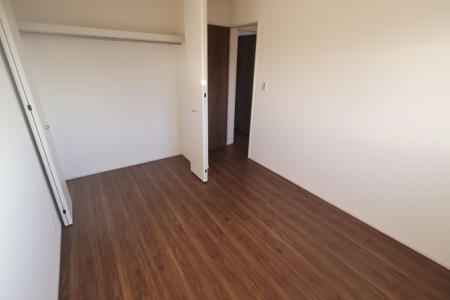 《仲介手数料無料》岩槻区大字岩槻503(1号棟)新築一戸建てリーブルガーデンの洋室|撮影日 2025年10月17日 16:20 晴れ