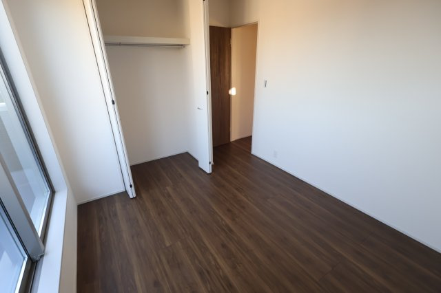 《仲介手数料無料》岩槻区大字岩槻503(1号棟)新築一戸建てリーブルガーデンの洋室|撮影日 2025年10月17日 16:20 晴れ