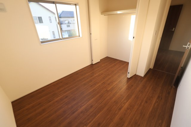 《仲介手数料無料》岩槻区大字岩槻503新築一戸建てリーブルガーデンの洋室|撮影日 2025年10月17日 16:20 晴れ