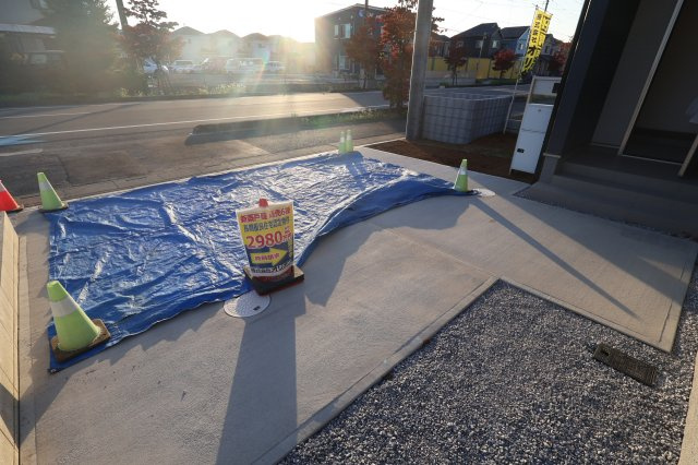 《仲介手数料無料》岩槻区大字岩槻503(1号棟)新築一戸建てリーブルガーデンの駐車場|撮影日 2025年10月17日 16:20 晴れ