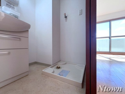 【設備】 | フィオーレレジデンス | 洗濯機置き場です