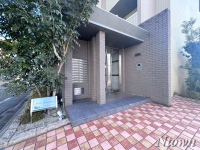 【エントランス】 | フィオーレレジデンス | 清潔なエントランスです