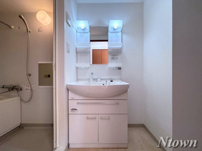 【独立洗面台】 | フィオーレレジデンス | 独立洗面化粧台が付いています