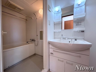 【洗面所】 | フィオーレレジデンス | 忙しい朝には欠かせない洗面所です