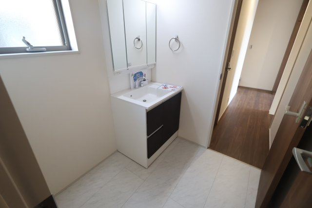 《仲介手数料無料》岩槻区大字岩槻503(2号棟)新築一戸建てリーブルガーデンのランドリースペース|撮影日 2025年10月18日 16:00 晴れ