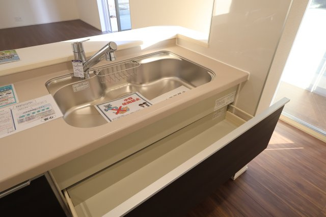 《仲介手数料無料》岩槻区大字岩槻503(2号棟)新築一戸建てリーブルガーデンのキッチン|撮影日 2025年10月18日 16:00 晴れ