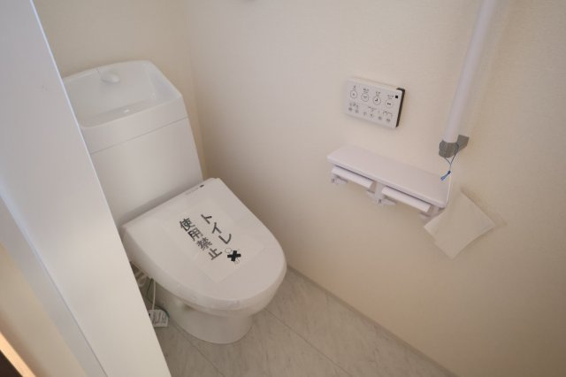 《仲介手数料無料》岩槻区大字岩槻503(2号棟)新築一戸建てリーブルガーデンのトイレ|撮影日 2025年10月18日 16:00 晴れ