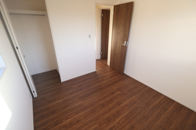 《仲介手数料無料》岩槻区大字岩槻503(2号棟)新築一戸建てリーブルガーデンの洋室|撮影日 2025年10月18日 16:00 晴れ