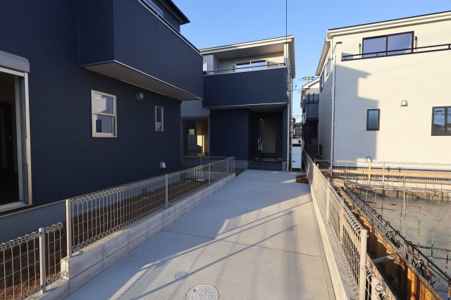 《仲介手数料無料》岩槻区大字岩槻503(2号棟)新築一戸建てリーブルガーデンの外観|撮影日 2025年10月18日 16:00 晴れ