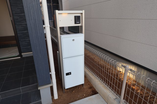 《仲介手数料無料》岩槻区大字岩槻503(2号棟)新築一戸建てリーブルガーデンのセキュリティ|撮影日 2025年10月18日 16:00 晴れ