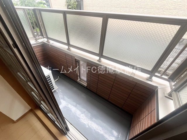 大阪市鶴見区浜３丁目のアパートのバルコニー
