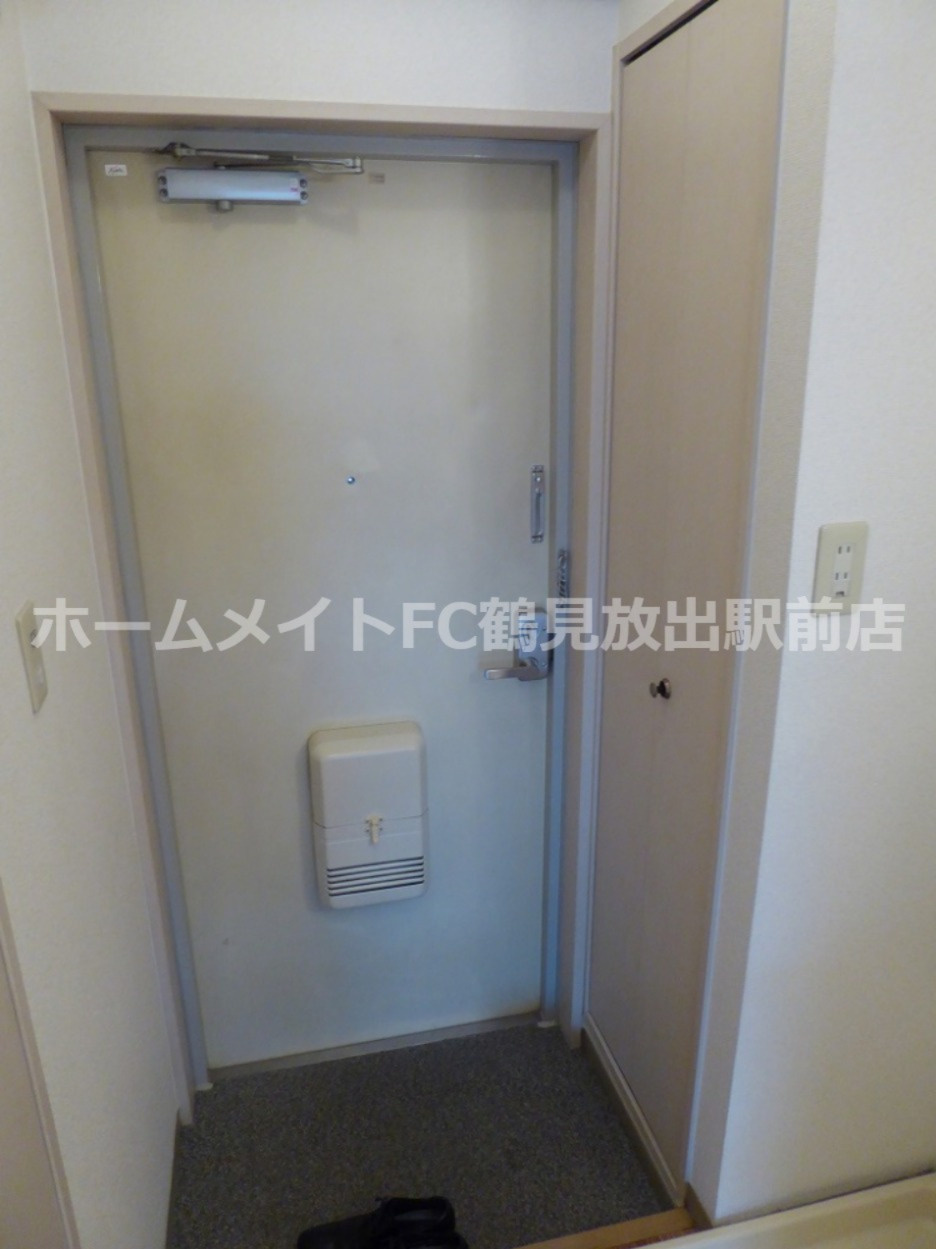 東大阪市高井田の賃貸マンションの玄関