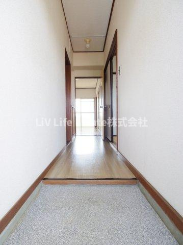 三沢ビルの玄関