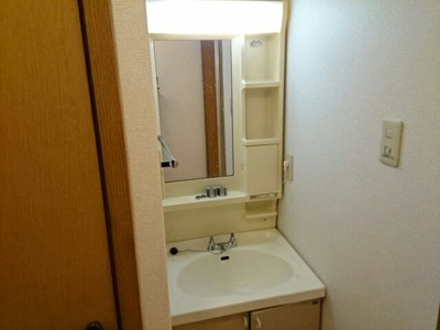 【洗面所】 | メゾンドーレⅢ | 広い洗面スペース