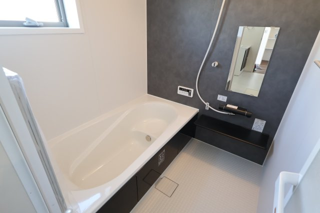 《仲介手数料無料》岩槻区大字岩槻6753(1号棟第2)新築一戸建てリーブルガーデンの浴室|撮影日 2025年11月22日 13:30 晴れ