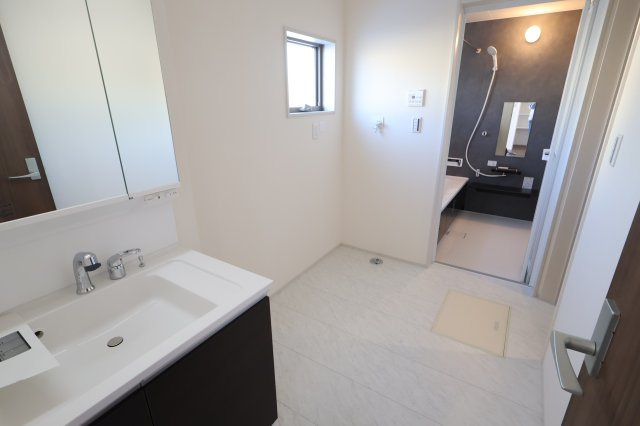 《仲介手数料無料》岩槻区大字岩槻6753(1号棟第2)新築一戸建てリーブルガーデンのランドリースペース|撮影日 2025年11月22日 13:30 晴れ