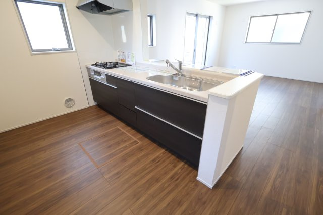 《仲介手数料無料》岩槻区大字岩槻6753(1号棟第2)新築一戸建てリーブルガーデンのキッチン|撮影日 2025年11月22日 13:30 晴れ