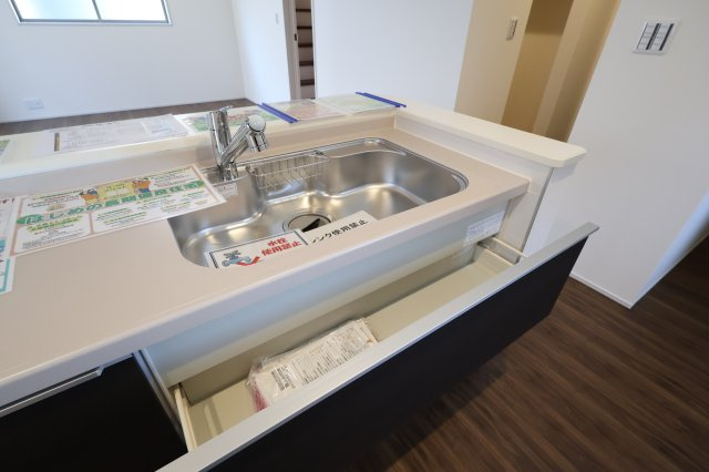 《仲介手数料無料》岩槻区大字岩槻6753(1号棟第2)新築一戸建てリーブルガーデンのキッチン|撮影日 2025年11月22日 13:30 晴れ