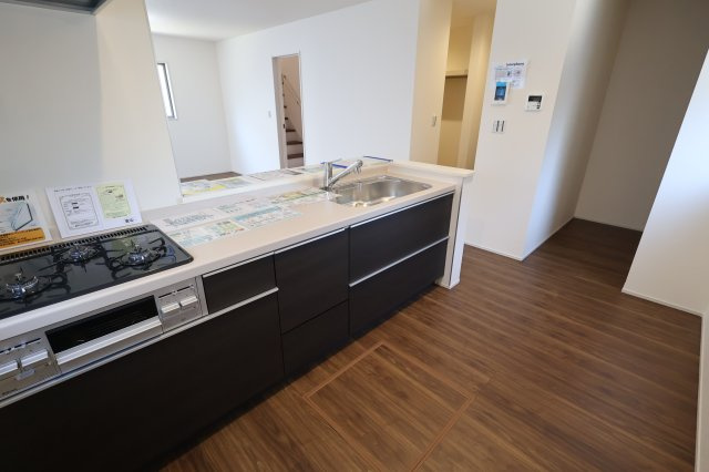 《仲介手数料無料》岩槻区大字岩槻6753(1号棟第2)新築一戸建てリーブルガーデンのキッチン|撮影日 2025年11月22日 13:30 晴れ