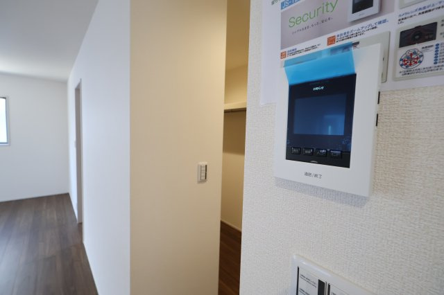 《仲介手数料無料》岩槻区大字岩槻6753(1号棟第2)新築一戸建てリーブルガーデンのセキュリティ|撮影日 2025年11月22日 13:30 晴れ