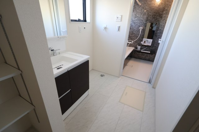 《仲介手数料無料》岩槻区大字岩槻6753(4号棟第2)新築一戸建てリーブルガーデンのランドリースペース|撮影日 2025年11月22日 13:30 晴れ