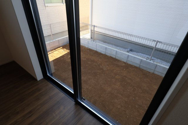 《仲介手数料無料》岩槻区大字岩槻6753(4号棟第2)新築一戸建てリーブルガーデンの庭|撮影日 2025年11月22日 13:30 晴れ