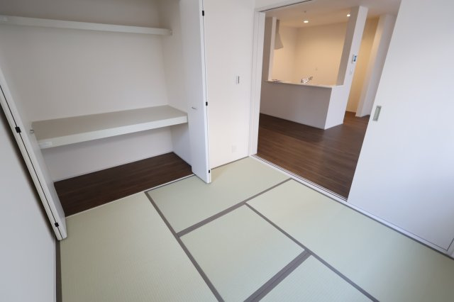 《仲介手数料無料》岩槻区大字岩槻6753(4号棟第2)新築一戸建てリーブルガーデンの和室|撮影日 2025年11月22日 13:30 晴れ