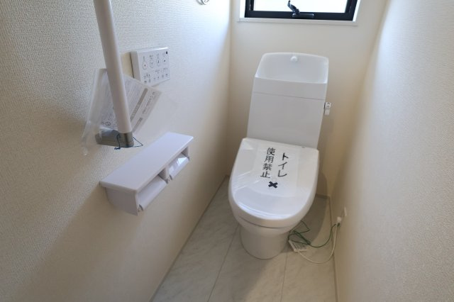 《仲介手数料無料》岩槻区大字岩槻6753(4号棟第2)新築一戸建てリーブルガーデンのトイレ|撮影日 2025年11月22日 13:30 晴れ