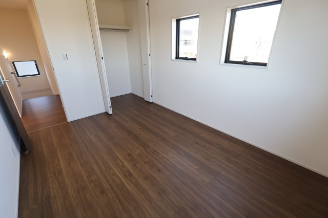 《仲介手数料無料》岩槻区大字岩槻6753(4号棟第2)新築一戸建てリーブルガーデンの洋室|撮影日 2025年11月22日 13:30 晴れ