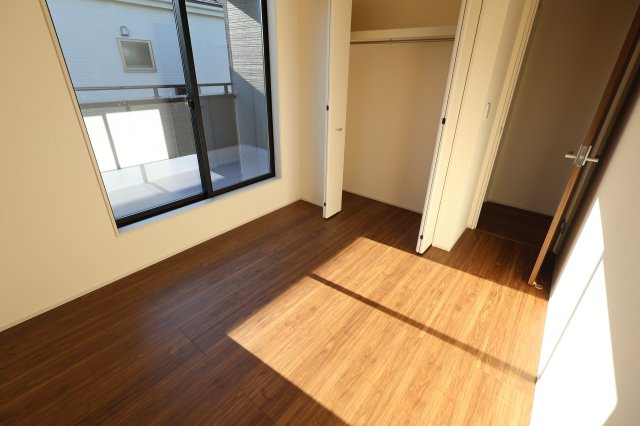 《仲介手数料無料》岩槻区大字岩槻6753(4号棟第2)新築一戸建てリーブルガーデンの洋室|撮影日 2025年11月22日 13:30 晴れ