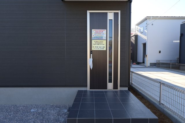 《仲介手数料無料》岩槻区大字岩槻6753(4号棟第2)新築一戸建てリーブルガーデンの玄関|撮影日 2025年11月22日 13:30 晴れ